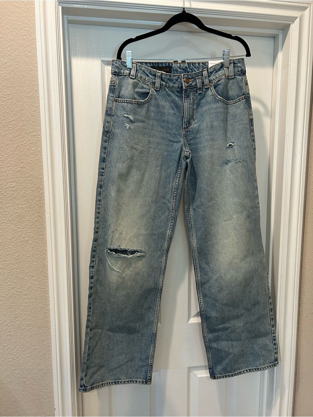 Zara Classic Light Wash Women’s Jeans - Distressed Straight Leg, NWT, size 28